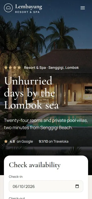 Tampilan HP website contoh Lembayung: foto kamar hotel, nama kamar, dan tombol cek ketersediaan.